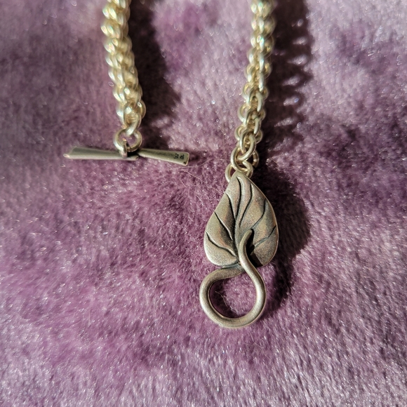 Sterling silver handmade bracelet with beautiful leaf closure. - Picture 5 of 7